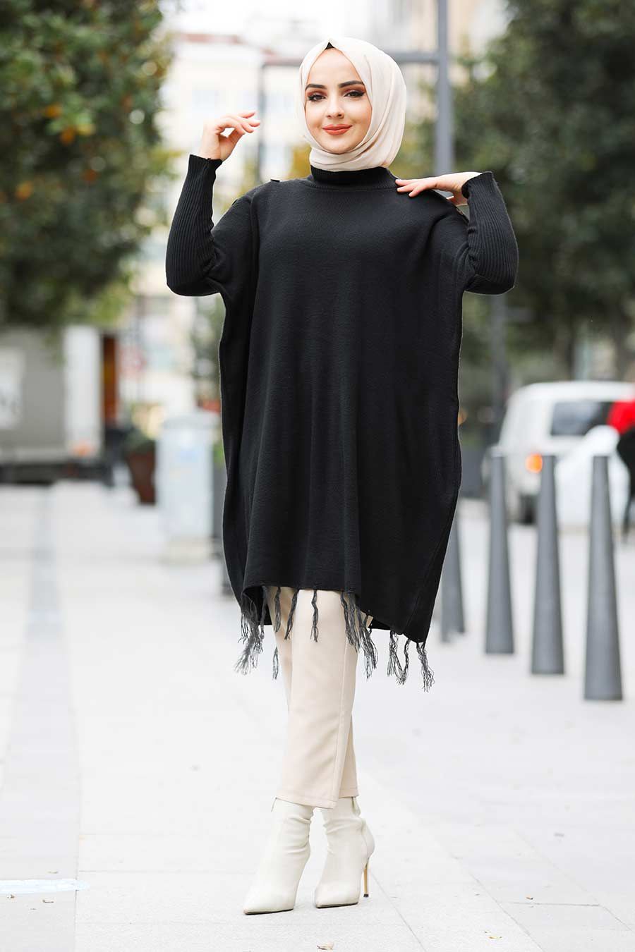 BLACK FRINGED-HEM PONCHO